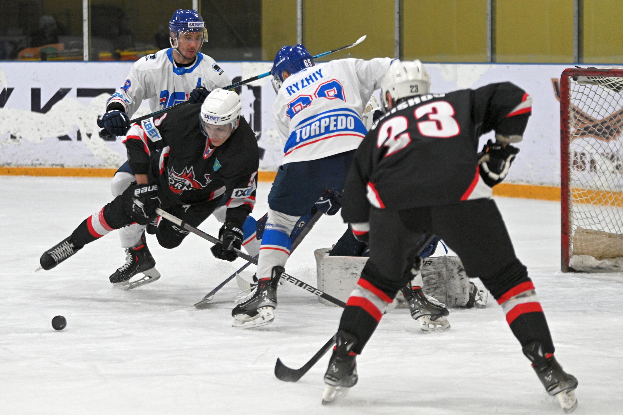 горняк рудный торпедо. горняк хоккейная команда 2006 год. хоккеисты торпедо усть каменогорск 2008 года. горняк рудный торпедо. битва титанов усть каменогорск матч по хоккею.